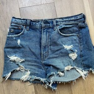Abercrombie & Fitch, the Mom short high-rise